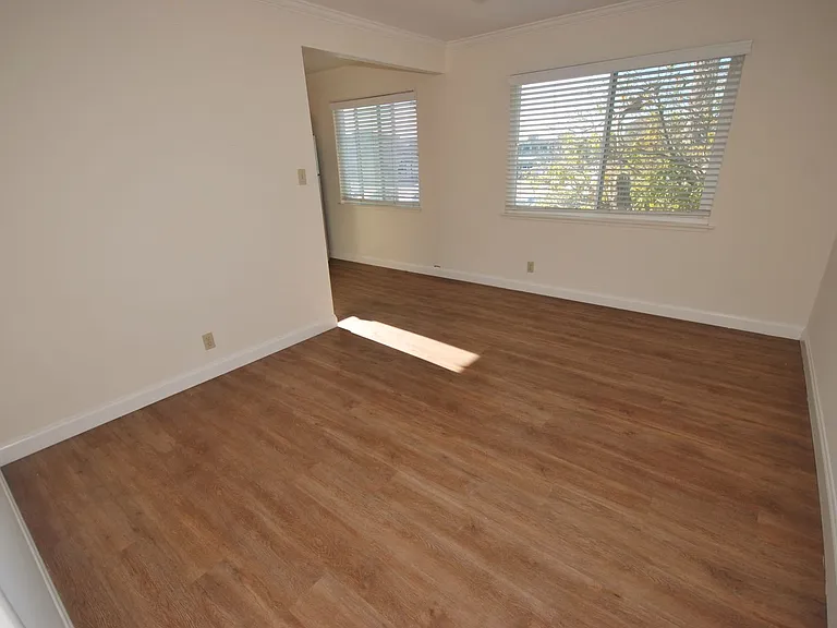 516 E. Hillsdale Ct. — Photo 7