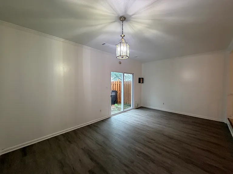 8642 Sumter Ct — Photo 10