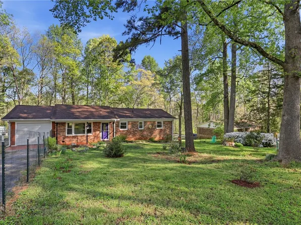 623 W Springwood Dr, Seneca, SC 29672