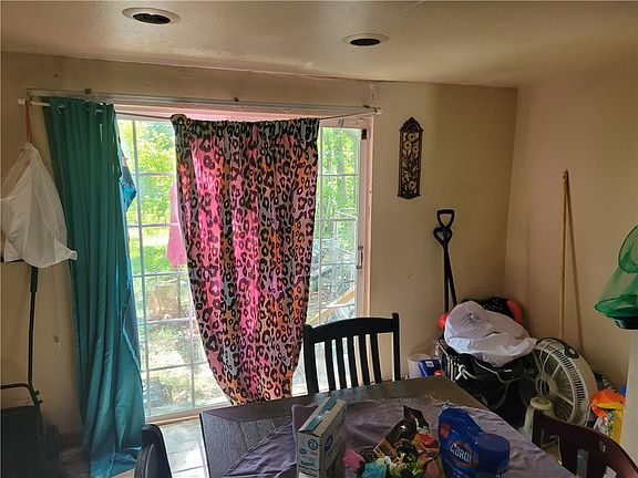 5th image of 321 Hawley St
