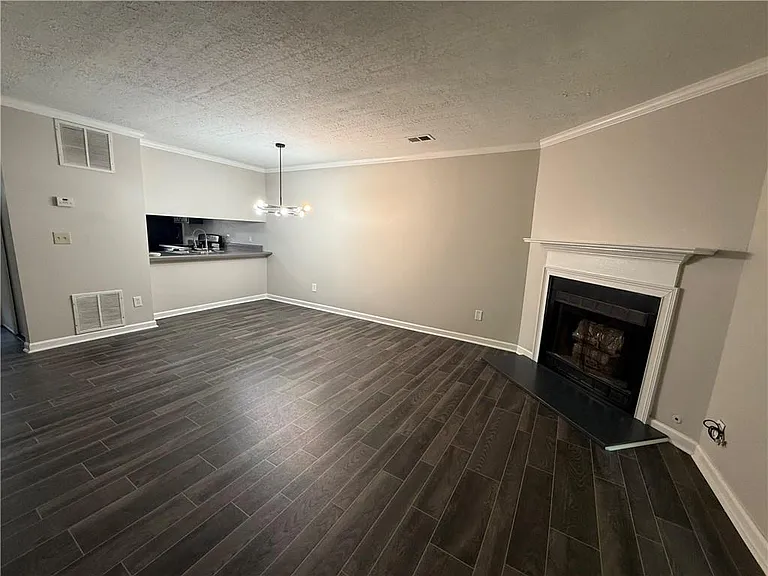 6458 Bedford Ln — Photo 3