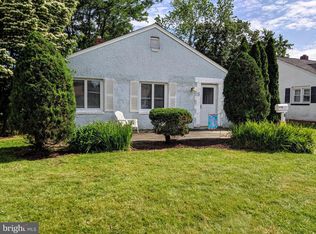 8 Norman St, Aston, PA 19014