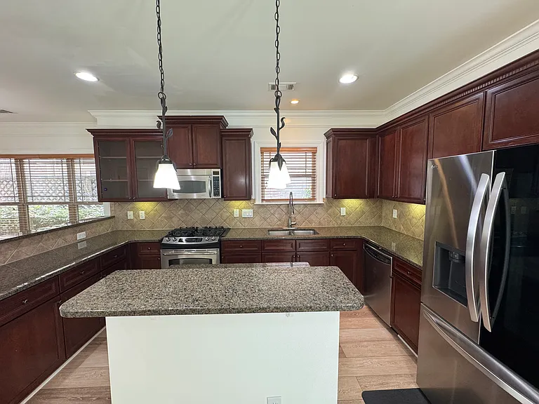 370 16th St NW — Photo 9