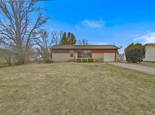 302 Garrett St, Sherrard, IL 61281