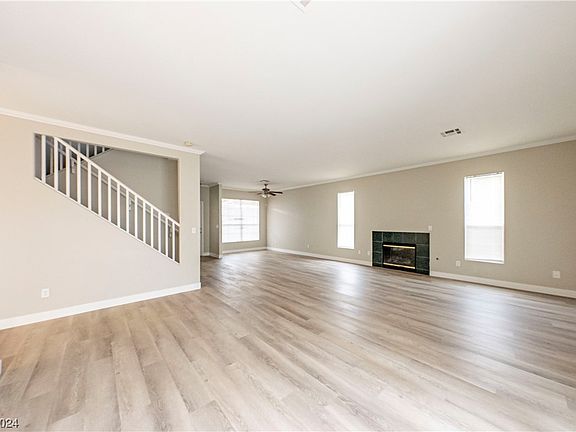 3rd image of 5748 Royal Castle Ln