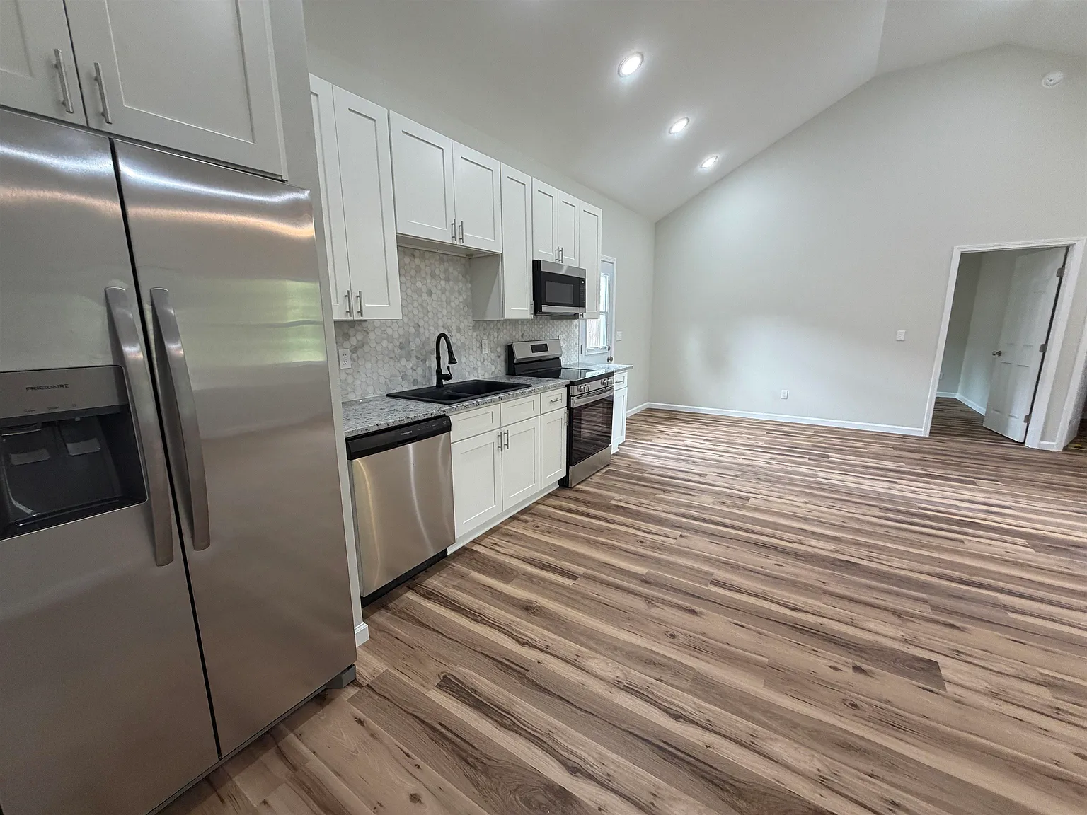 4 bed, 2.0 bath, 1200 sqft, $1,750 — Photo 3