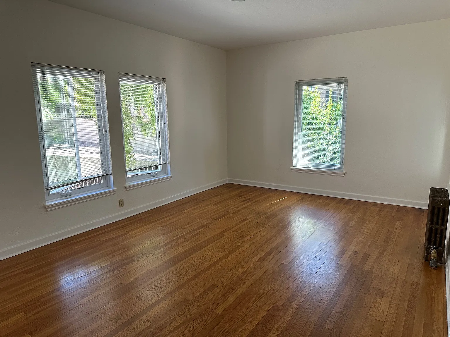 2 bed, 900 sqft, $3,250 — Photo 3