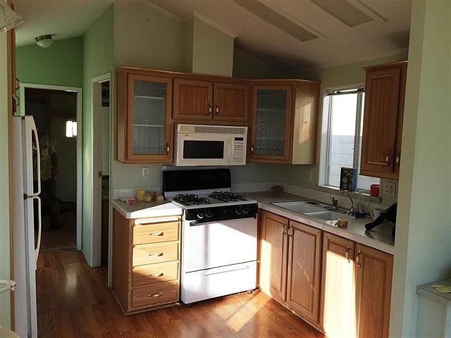 2nd image of 1624 N Coast Hwy 101 Spc 25