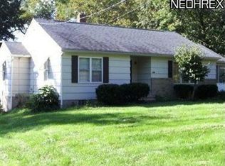 626 Schocalog Rd, Akron, OH 44320