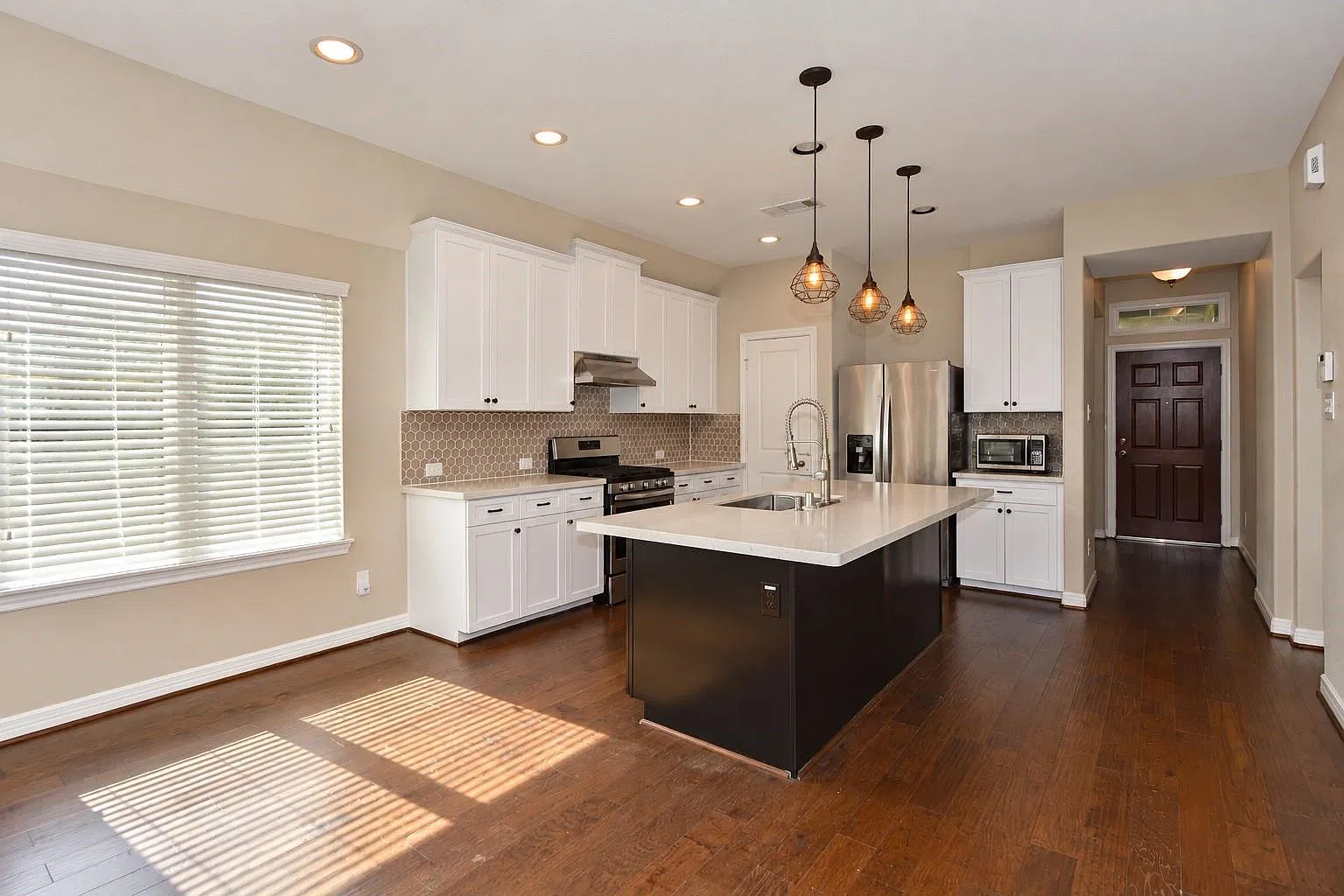 3 bed, 2.5 bath, 2151 sqft, $2,150 — Photo 2