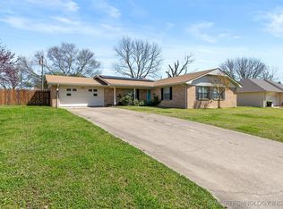 2104 E Foster Dr, Ada, OK 74820