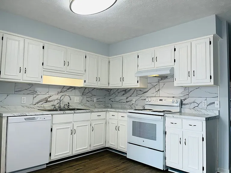 104 Peachtree Ct — Photo 6