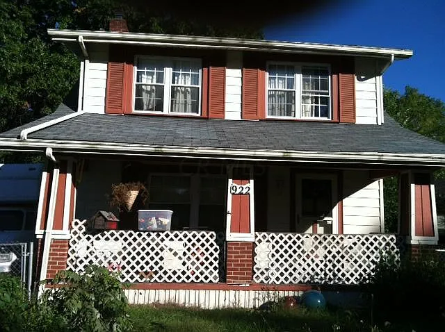 922 Whitethorne Ave photo 1