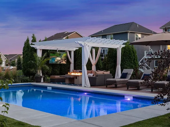 8808 Bellevue Ct, Chanhassen, MN 55317
