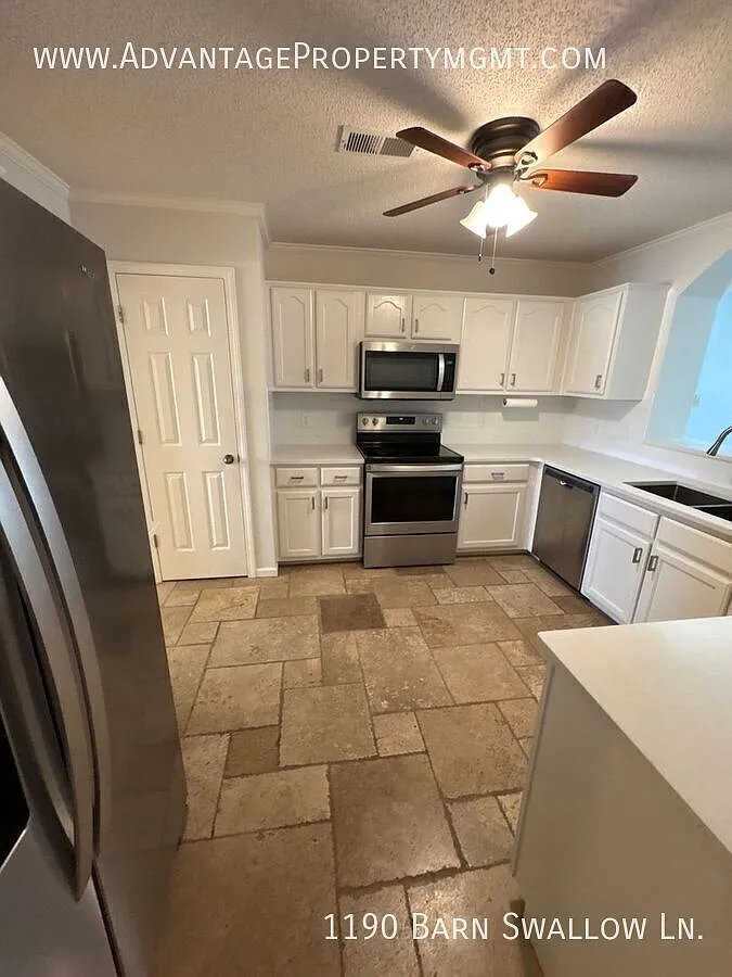Beautiful 3 Bedroom 2 full bathroom home in Collierville — Photo 3
