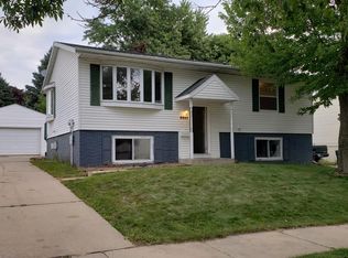 2021 48th St NW, Rochester, MN 55901