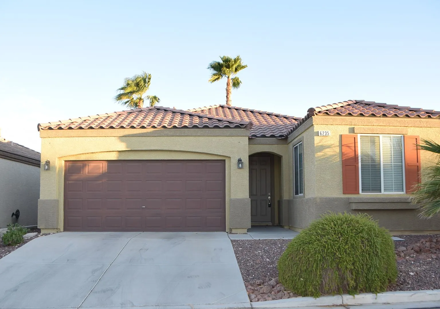 2bed/2ba Southwest Home - 1 Story In Gated Community With Pool Area And Spa — Photo 1