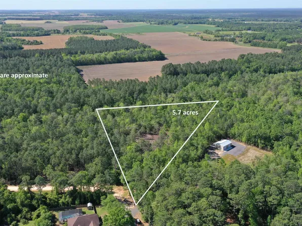 3 Brookwood Dr, Atmore, AL 36502