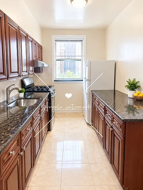 3 bed, 1100 sqft, $2,800 — Photo 2
