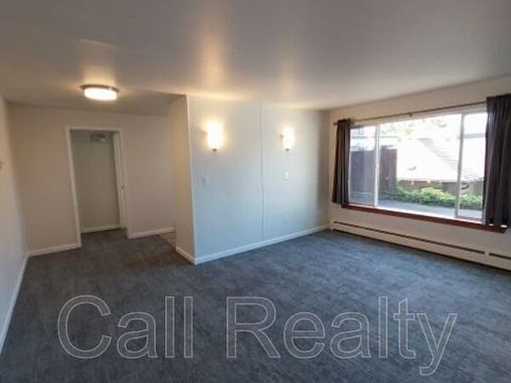 2nd image of 904 W Lincoln Pl APT 1