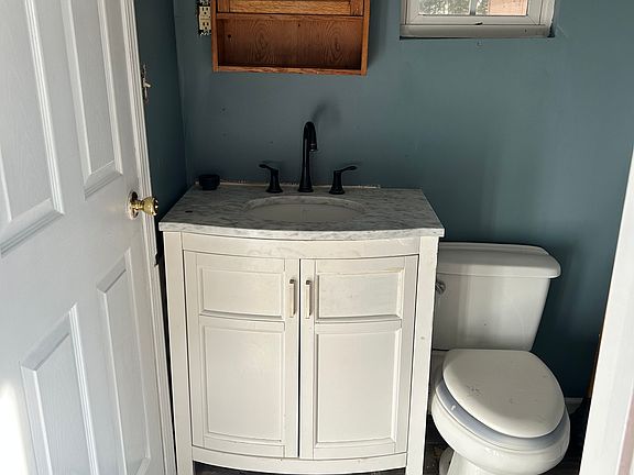 2nd image of 216 Peachtree Cir