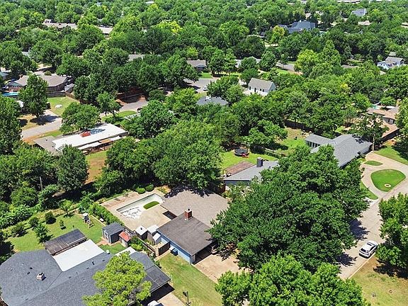 5th image of 811 Myrtle Dr