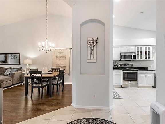 3rd image of 8483 Ibis Cove Cir #M-674