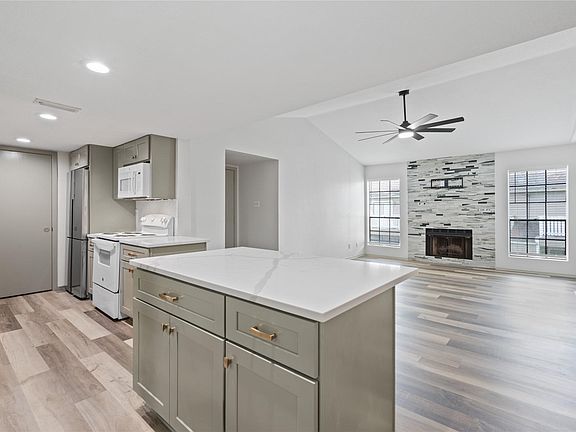 3rd image of 14911 Wunderlich Dr APT 1706