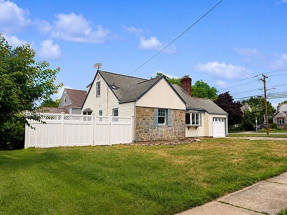 2nd image of 3385 Maplewood Drive S