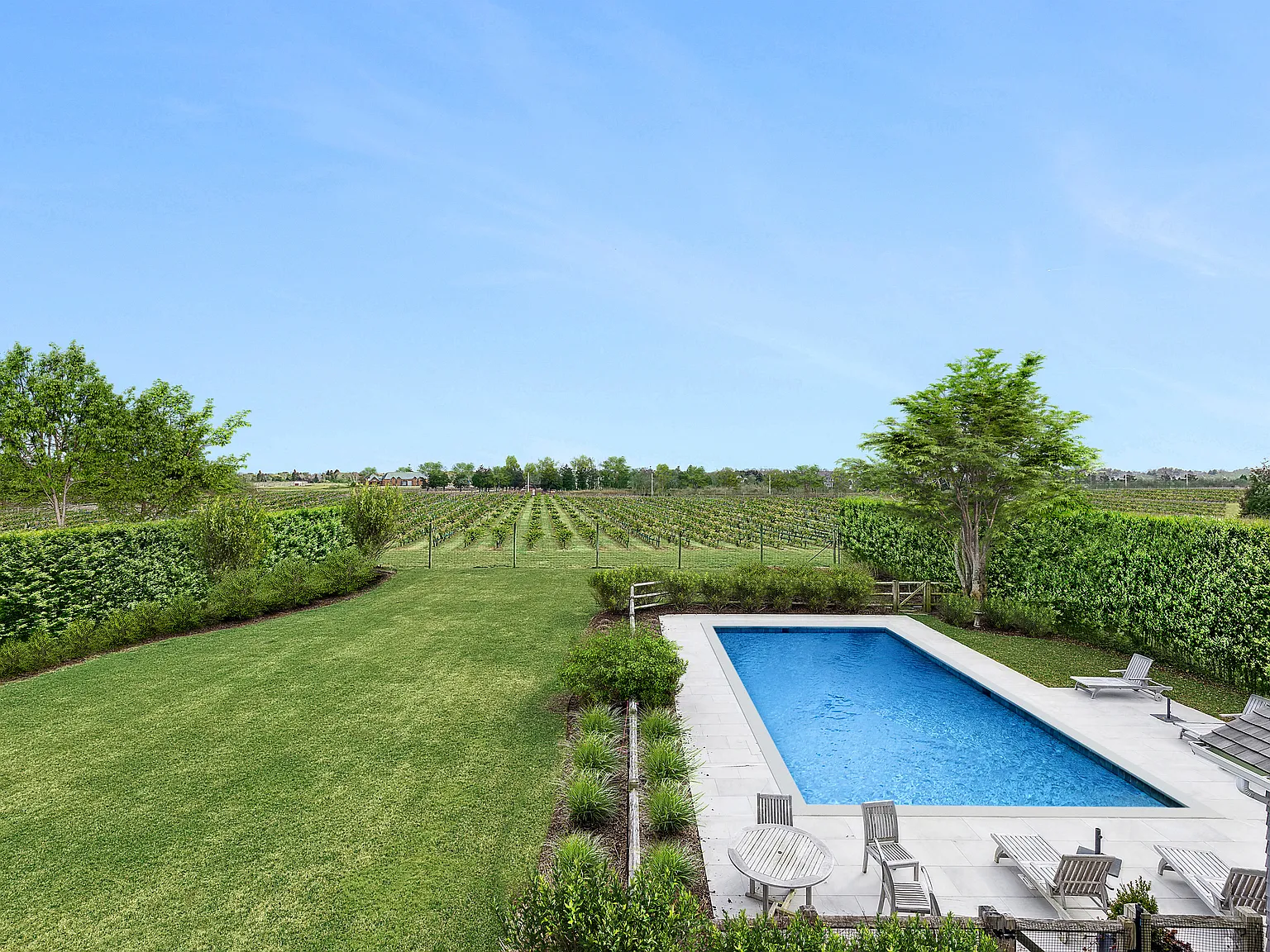 Exquisite Vineyard living with Sunset Views in Water Mill — Photo 1