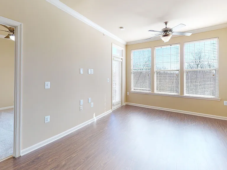 Signal Hill Apartment Homes — Photo 35