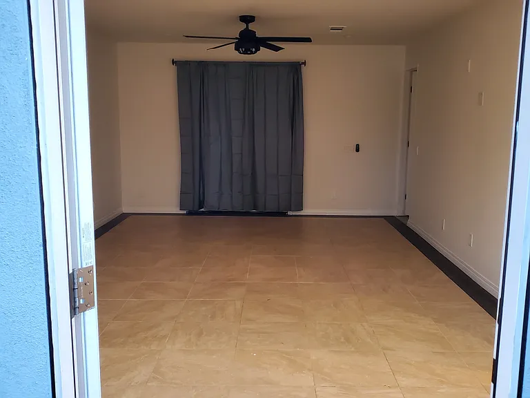 2848 Kadota St — Photo 2