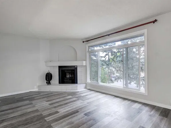 310 Brookmere Rd SW #12, Calgary, AB T2W 2T7