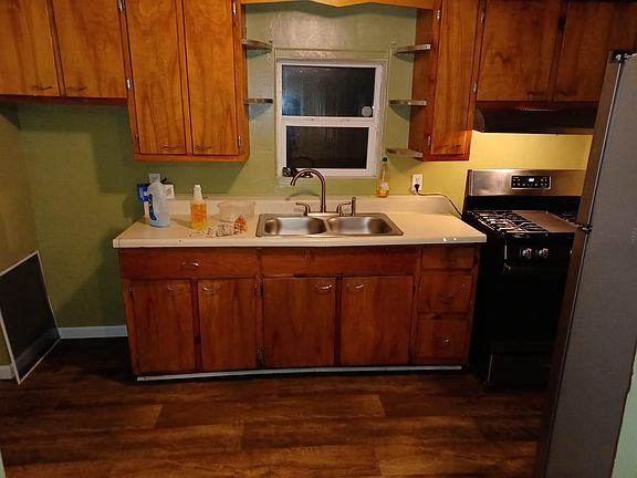 4th image of 1008 E 10th St