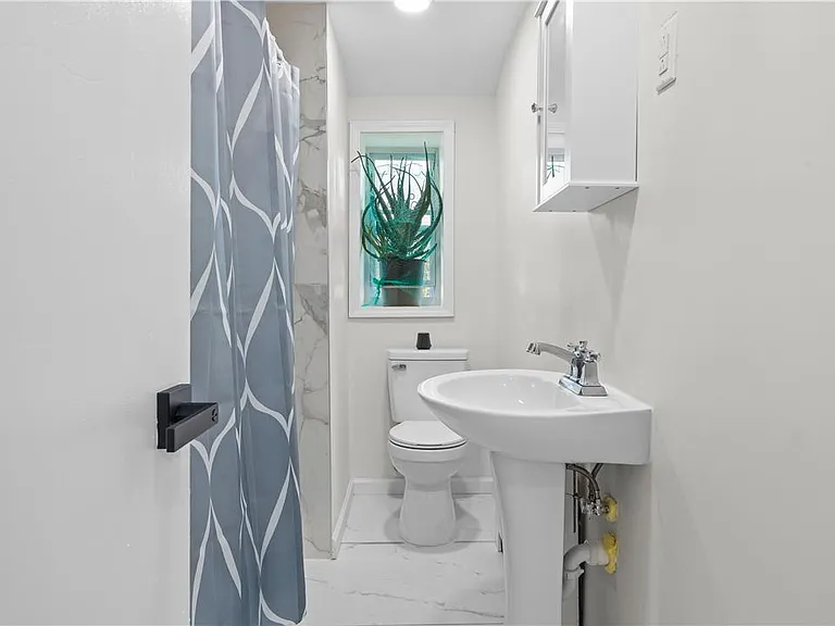 726 Seneca St #2 — Photo 11
