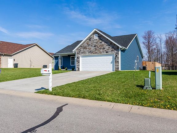 3rd image of 19 Hoosier Heights Dr