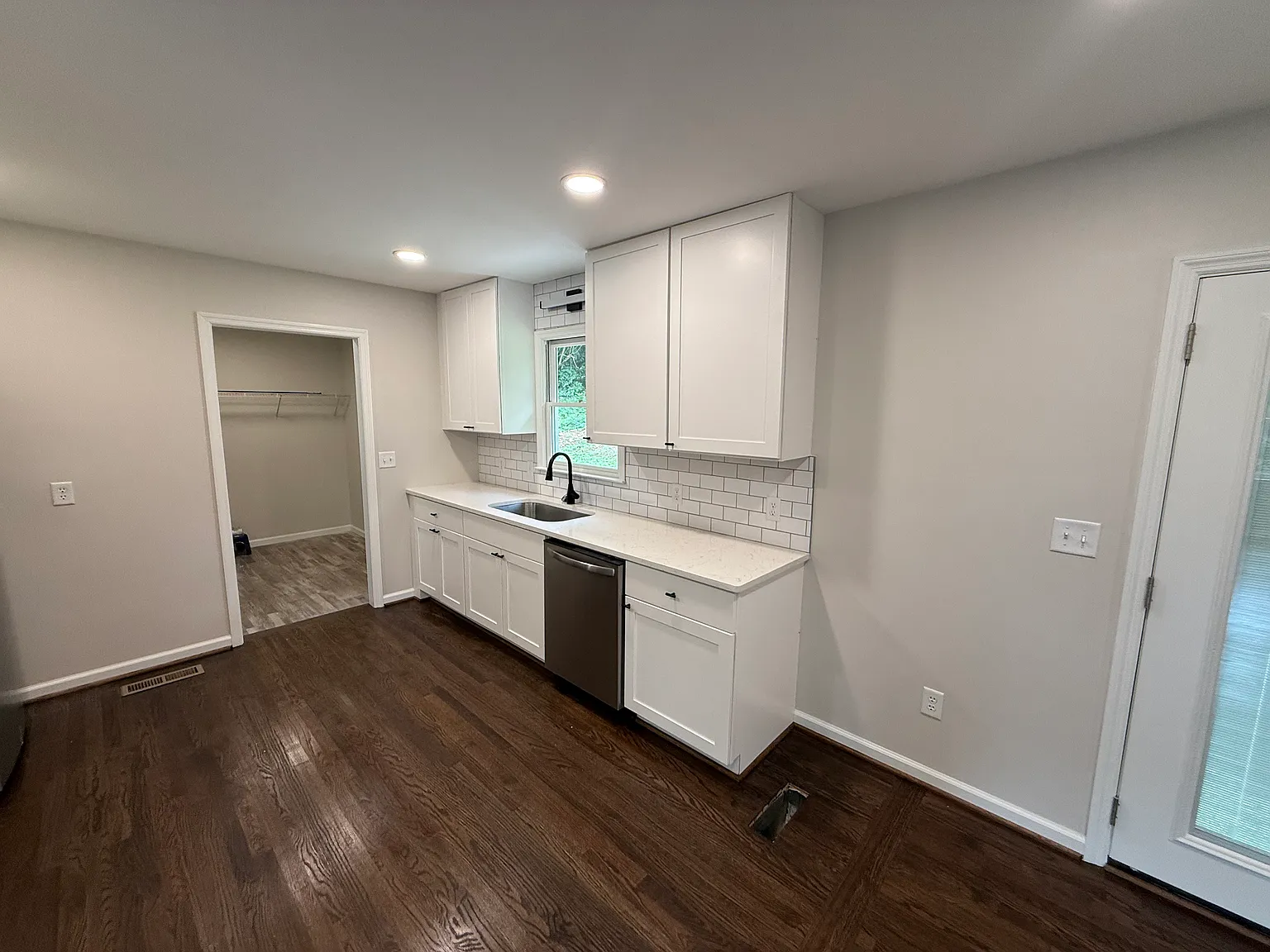 3 bed, 1110 sqft, $1,400 — Photo 4