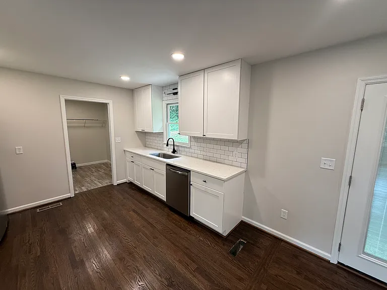 2224 5th St NE — Photo 4