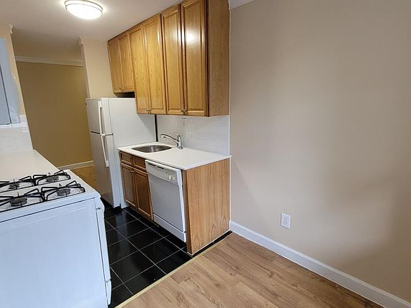 4th image of 13981 35th Ave APT 1C
