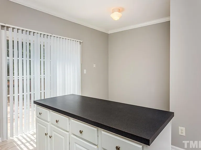 4717 Longhill Ln — Photo 10
