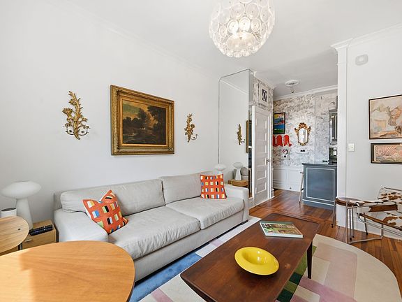 5th image of 2122 California St NW #258