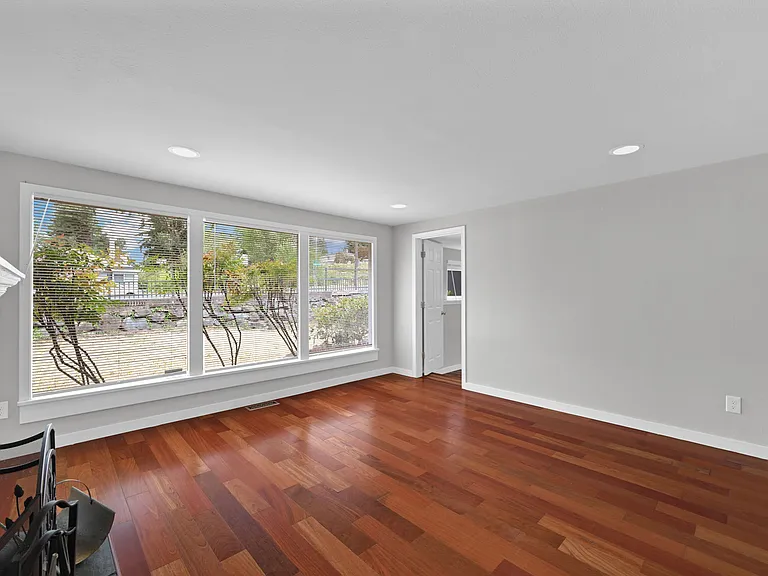 1021 NE 175th St — Photo 5