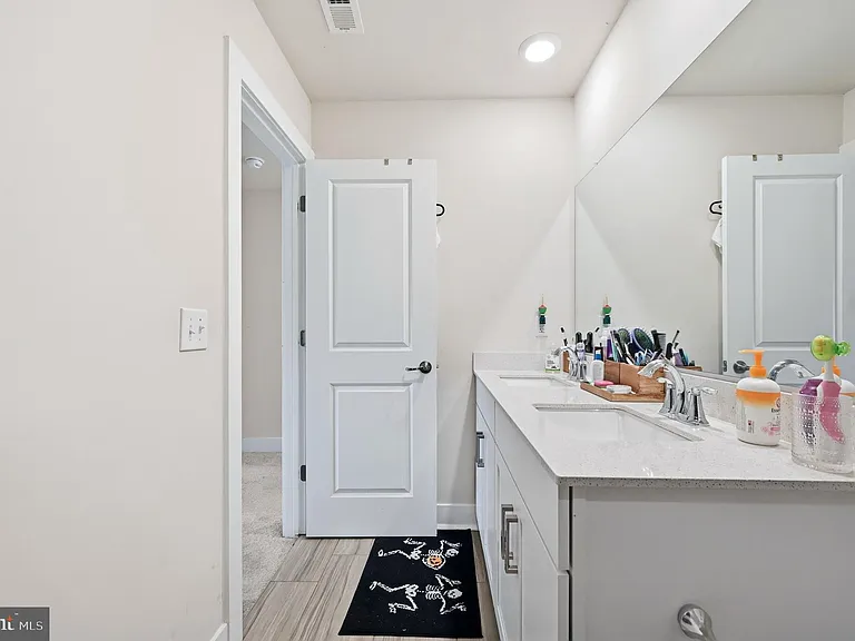 933 Anvil Ct — Photo 21