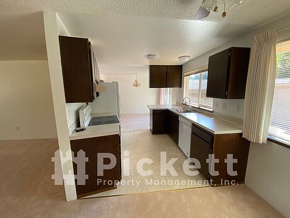5th image of 2870 SE Colusa Ave