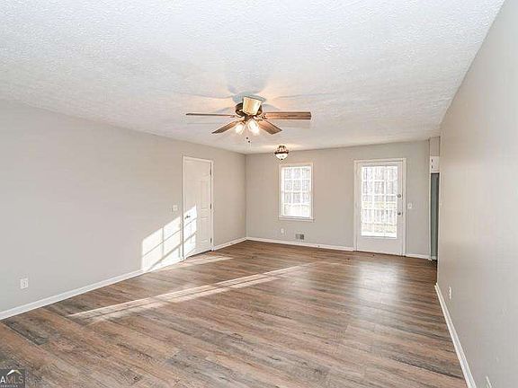 2nd image of 3406 Blackberry Ln