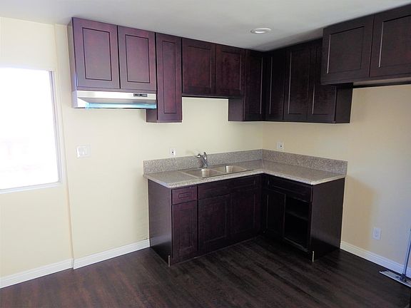 3rd image of 3150 Drew St #2