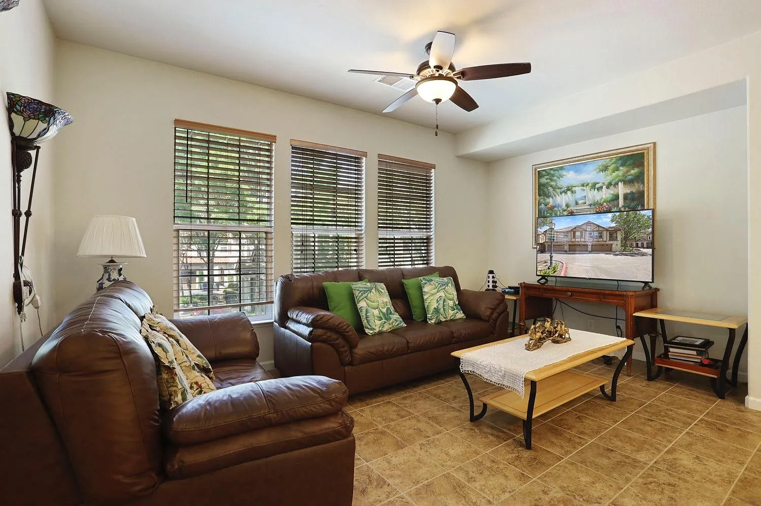 240 W Lucita Way photo 1