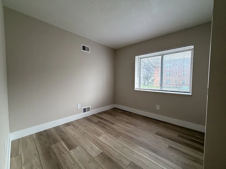 Huntington Green Apartments — Photo 31