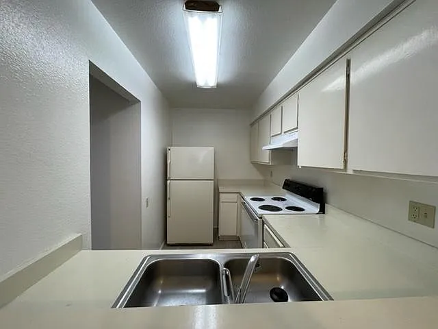 Building Photo - 8031 Caminito De Pizza #G