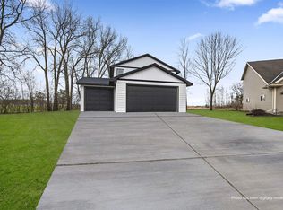 538 Leisgang Ct, Seymour, WI 54165